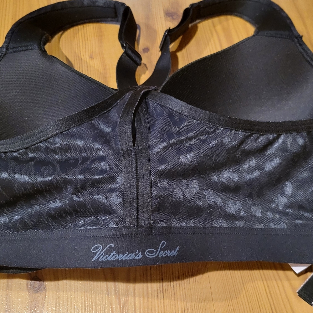 Victoria's Secret Sports Bra 38d